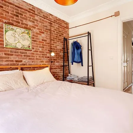 Location With 2 Bedrooms Apartment Istanbul