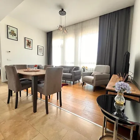 Divan - Guenesli Near Atakoey Metro Station اسطنبول