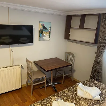 Grey House - Historical Peninsula Hotel