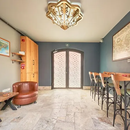 Modern Furnished Historical Building *
