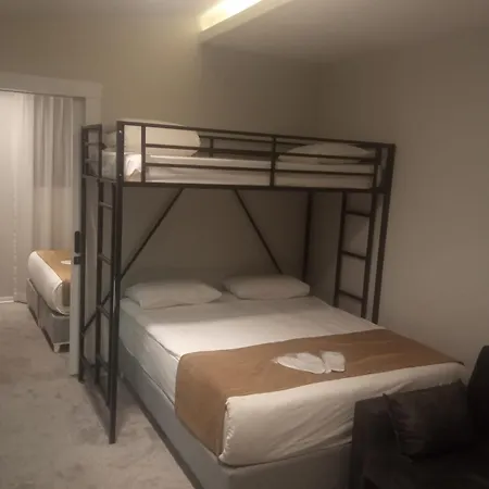Istanbul Holiday Hotel 3*