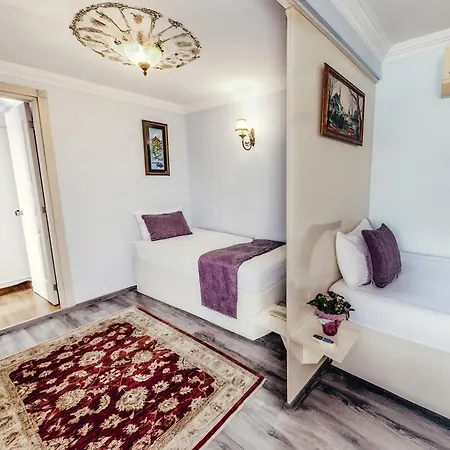 7 People Large Family Or Friends Group 110mettee Squar * Istanbul