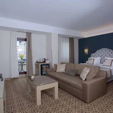 Ramada By Wyndham Taksim 4*
