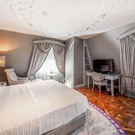 Wyndham Grand Kalamis Marina Hotel 5*
