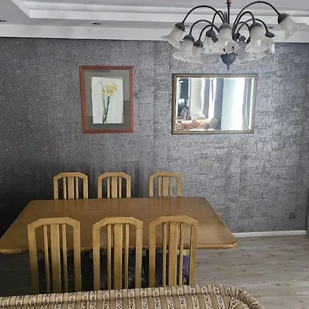 Center Apartment *