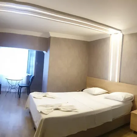 Otel Light 2*