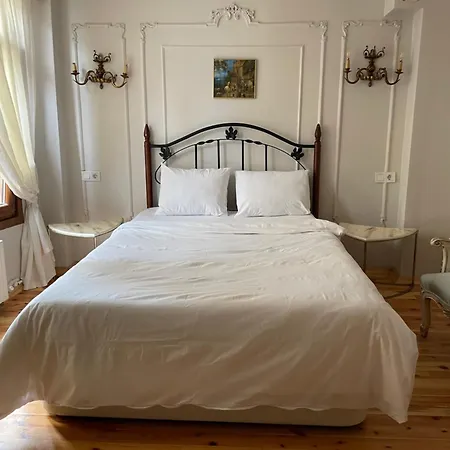 Fatih Balatta Pink 3 Apartment