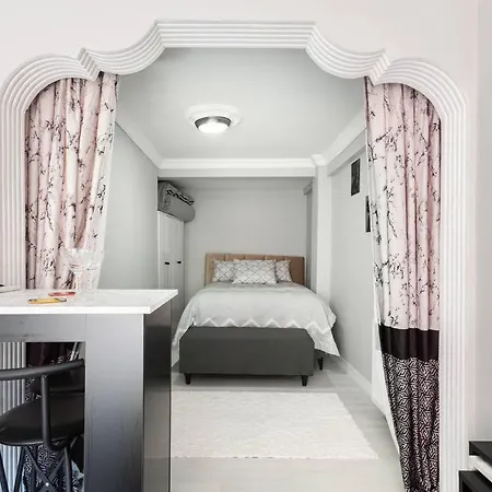 Practical And Cozy Flat Near Taksim Istikal Apartment