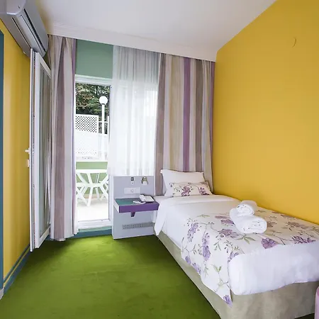 Hotel Mini Harem