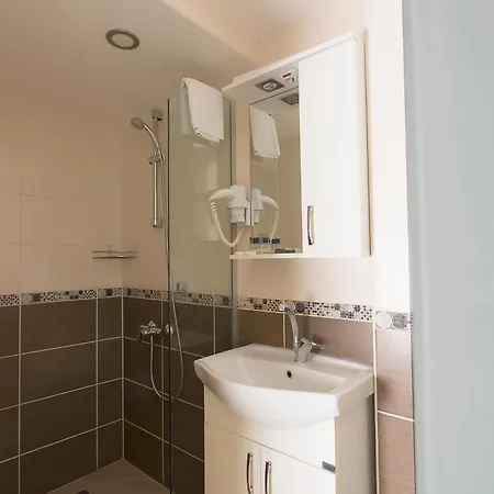 Hotel Mini Harem