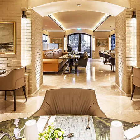 Hotel Divan 5*