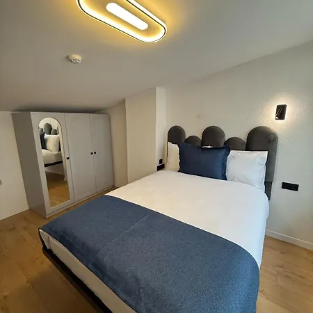 Corner Hot 3*