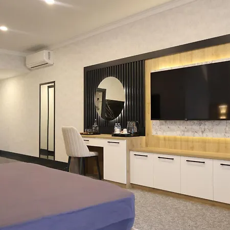 Home Plus Hotel 3*