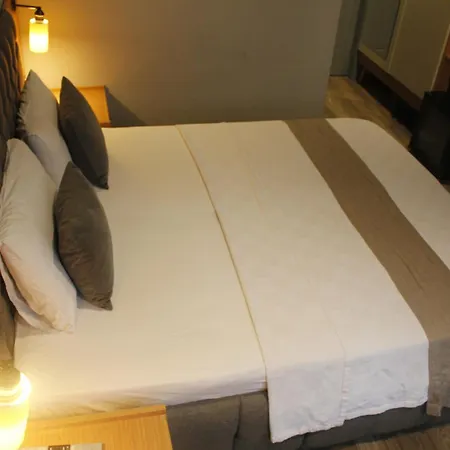 Ada Life Hotel *