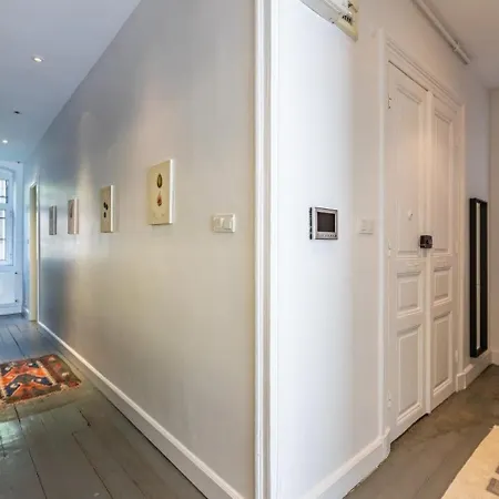 Bright Cool 2bed 2 Bath Airy #353 *