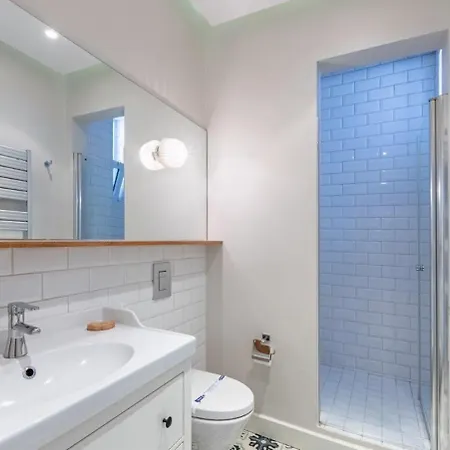 Bright Cool 2bed 2 Bath Airy #353