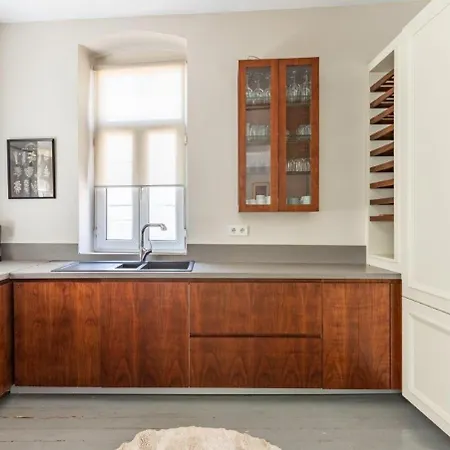 Bright Cool 2bed 2 Bath Airy #353 *