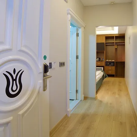 Black Tulip Hotel 4*