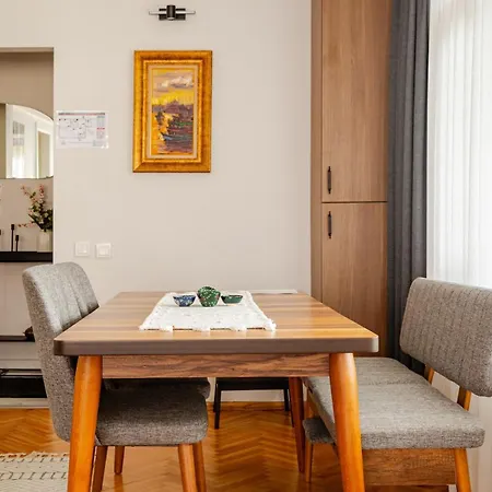 Charming Bagdat Avenue Hideaway, Near Marina Апартаменты