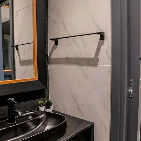 With Premium Amenities Stambuł