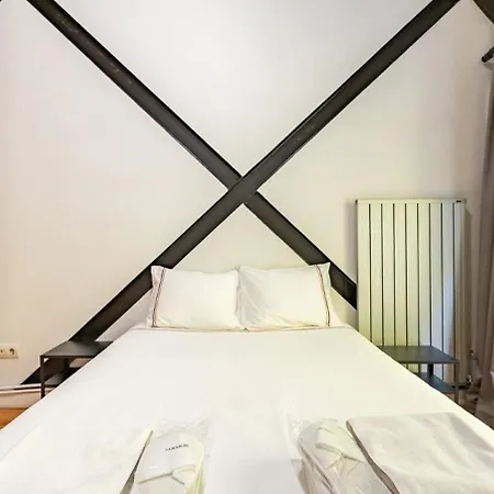 Warm Rustic Charming 2bd Galata Wpatio Gem! #320 * Stambuł