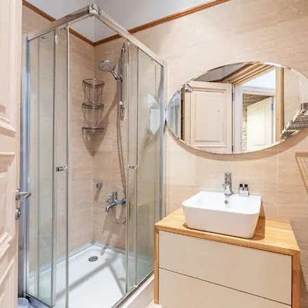 Warm Rustic Charming 2bd Galata Wpatio Gem! #320 Stambuł