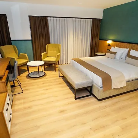 Hotel Fragments