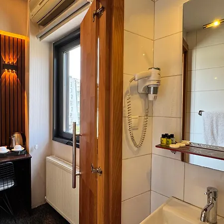 Black Art Hotel *