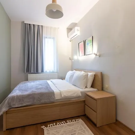 Appartement Tastefully Designed 2br With A Lush Backyard