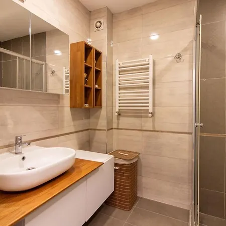 Appartement Tastefully Designed 2br With A Lush Backyard Istambul