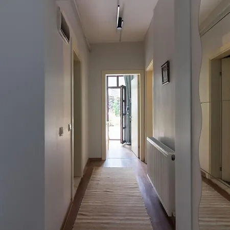 Appartement Tastefully Designed 2br With A Lush Backyard Istambul