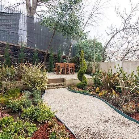 Appartement Tastefully Designed 2br With A Lush Backyard