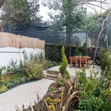 Appartement Tastefully Designed 2br With A Lush Backyard Istambul