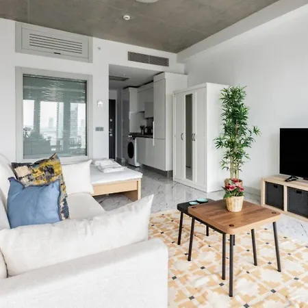 Cozy Bright Studio! Parkinggympool Access! #374 Daire İstanbul