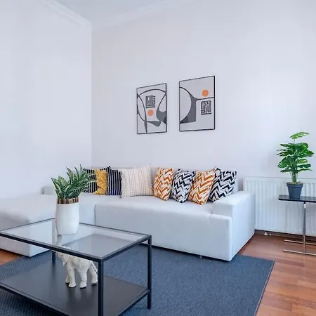 High-ceiling 3-bedroom With View Apartment