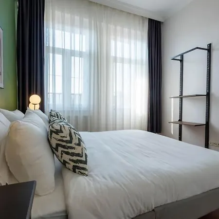 High-ceiling 3-bedroom With View Apartment Istanbul