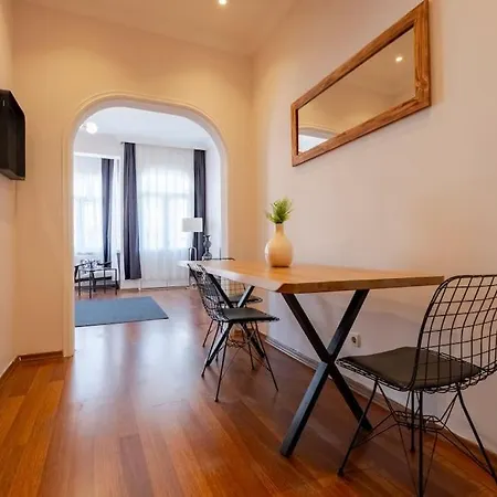 High-ceiling 3-bedroom With View