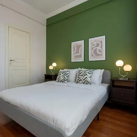 High-ceiling 3-bedroom With View