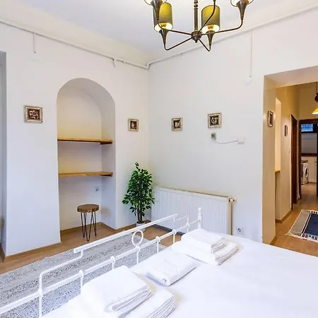 Apartament 1br Flat 5 Min Walk To Istiklal In Beyoglu Stambuł