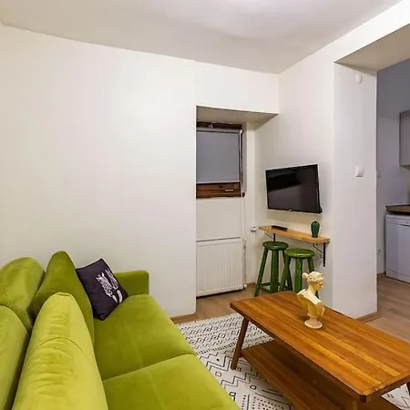 Apartament 1br Flat 5 Min Walk To Istiklal In Beyoglu Stambuł