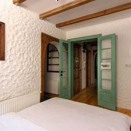 Authentic 1br W Private Patio In Hype Cihangir Istanbul