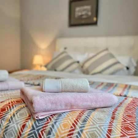 Bright Cozy Stacked Ideally Located N Kadikoy Apartment *
