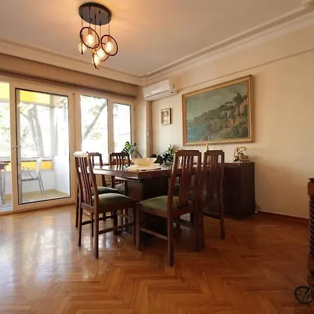 Bright Cozy Stacked Ideally Located N Kadikoy Apartment *