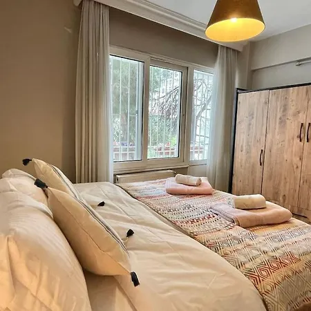 Bright Cozy Stacked Ideally Located N Kadikoy Apartment