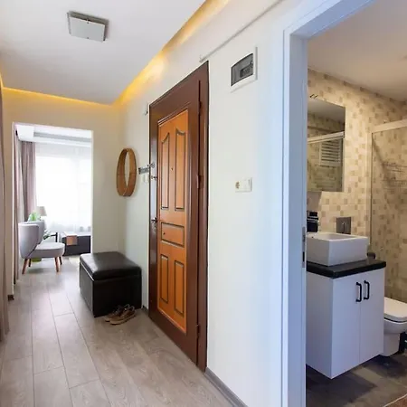Apartment Pretty Corner Flat With Abundant Light In Kadikoy Istanbul