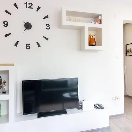 Apartment Pretty Corner Flat With Abundant Light In Kadikoy
