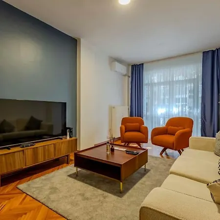 Apartment 3-bedroom With Balcony *