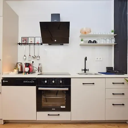 شقة Stunning 2br 1 Min Metro&galata *