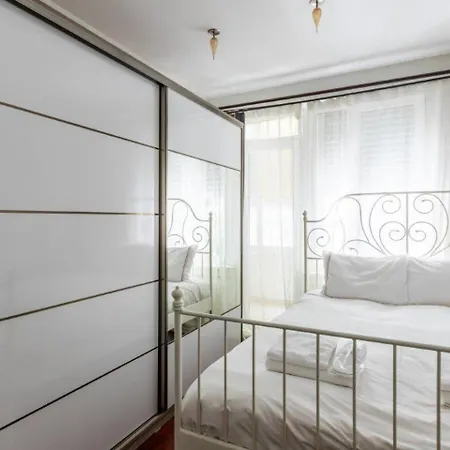 Apartment Gorgeous Bright 2bed1bath Bosphorus Views! #356 Istanbul
