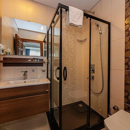 Aristocrat Hotel 3*